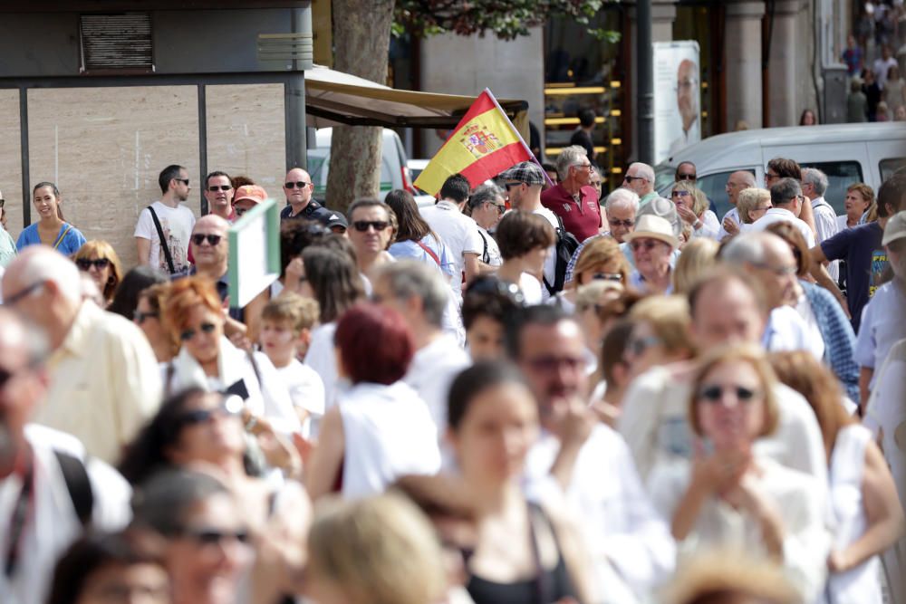 Concentración en València por el diálogo en Cataluña