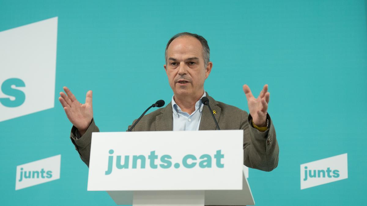 El secretario general de Junts, Jordi Turull, ofrece una rueda de prensa tras la reunión del Ejecutivo, el 3 de octubre de 2022, en Barcelona, Cataluña (España). El exvicepresidente del Govern Jordi Puigneró ha desvelado que Junts ha renunciado a su restitución en el último documento de negociación con el presidente de la Generalitat, Pere Aragonès, y ha acusado a ERC de no querer que estén en el Govern.