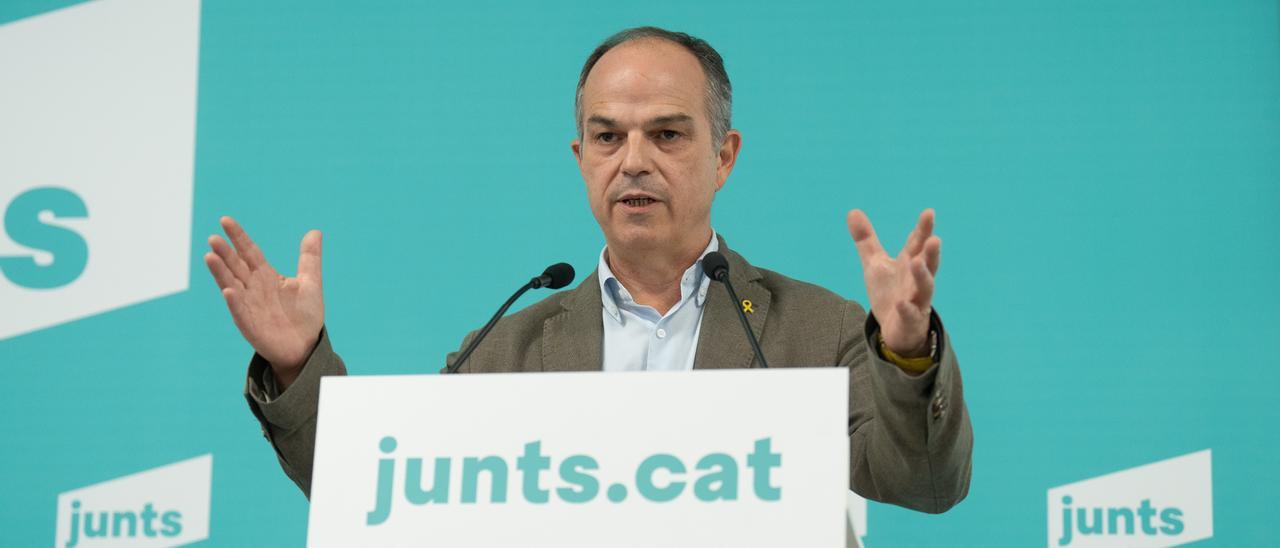 El secretario general de Junts, Jordi Turull, ofrece una rueda de prensa tras la reunión del Ejecutivo, el 3 de octubre de 2022, en Barcelona, Cataluña (España). El exvicepresidente del Govern Jordi Puigneró ha desvelado que Junts ha renunciado a su restitución en el último documento de negociación con el presidente de la Generalitat, Pere Aragonès, y ha acusado a ERC de no querer que estén en el Govern.