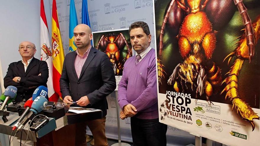 Casimiro Sixto Muñiz, Jesús Martínez Salvador y José Antonio Migoya, ayer, en la sala de prensa del Ayuntamiento.