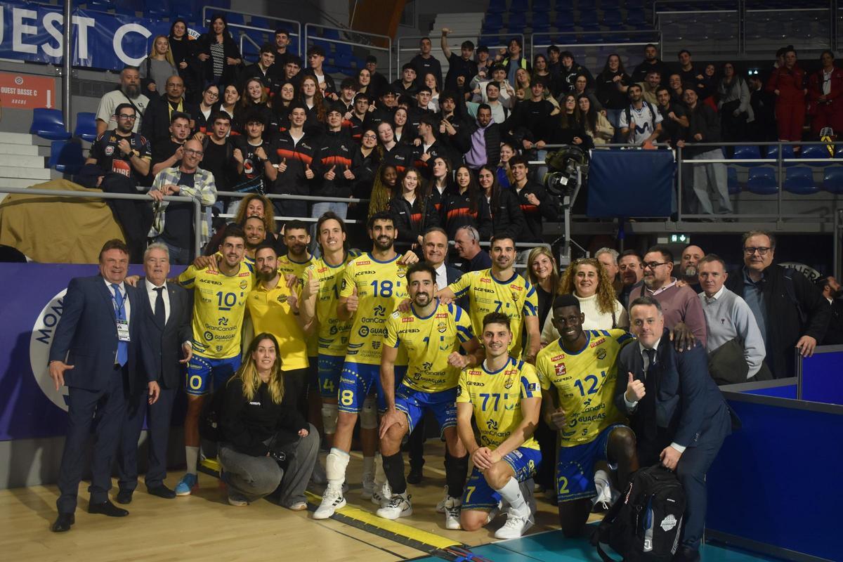 L’expedició catalana amb el Guaguas, després d’assolir la classificació als quarts de final de la Champions League