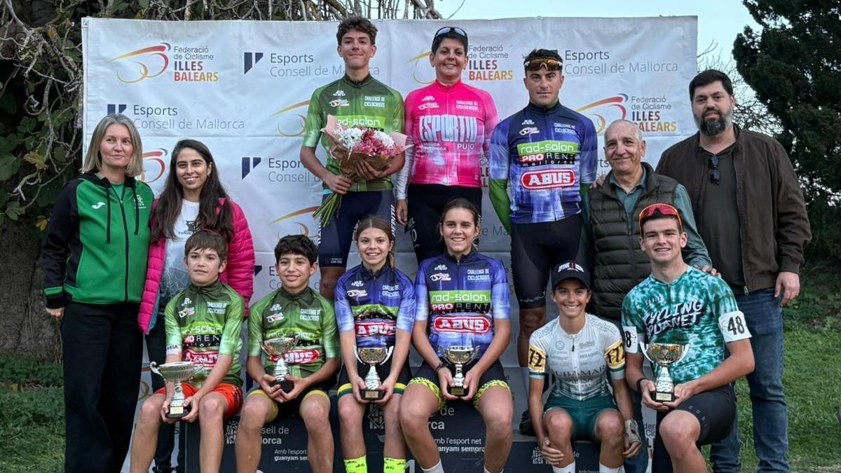 Podio del del Ciclocrós Dijous Bo, que organizó el CC Inca