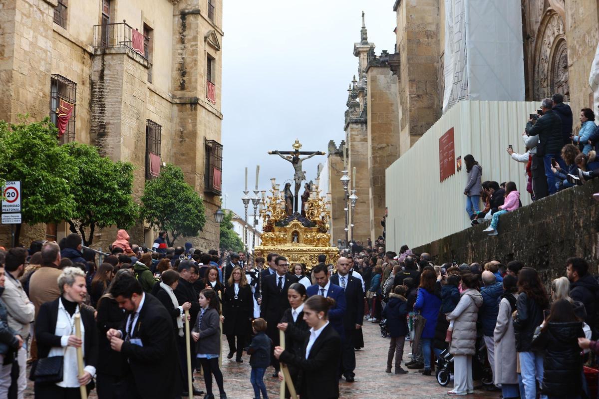 La Vera Cruz y el Amor vuelven a sus templos