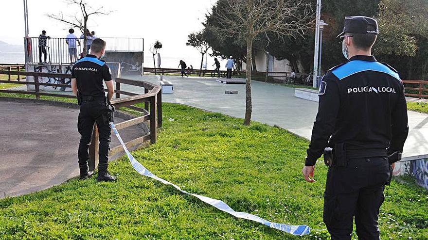 La actividad vuelve a los parques tras desprecintarlos la Policía.  | /G.N.