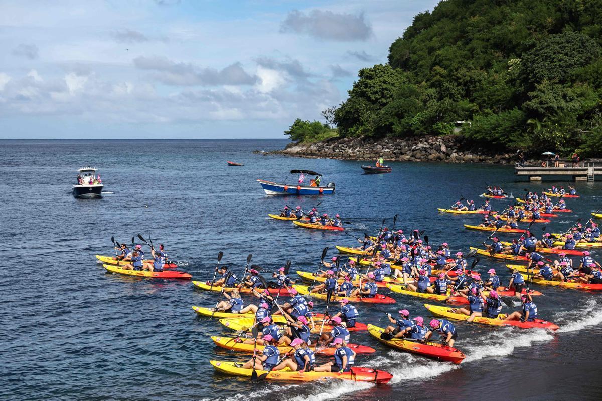 Competición multideportiva exclusivamente femenina Raid des Alizes en la isla caribeña francesa de Martinica, cada equipo representa una organización benéfica