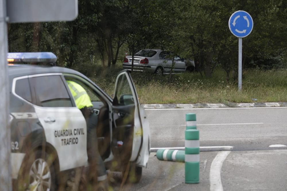 Accidente en la rotonda de Vegarrozadas.