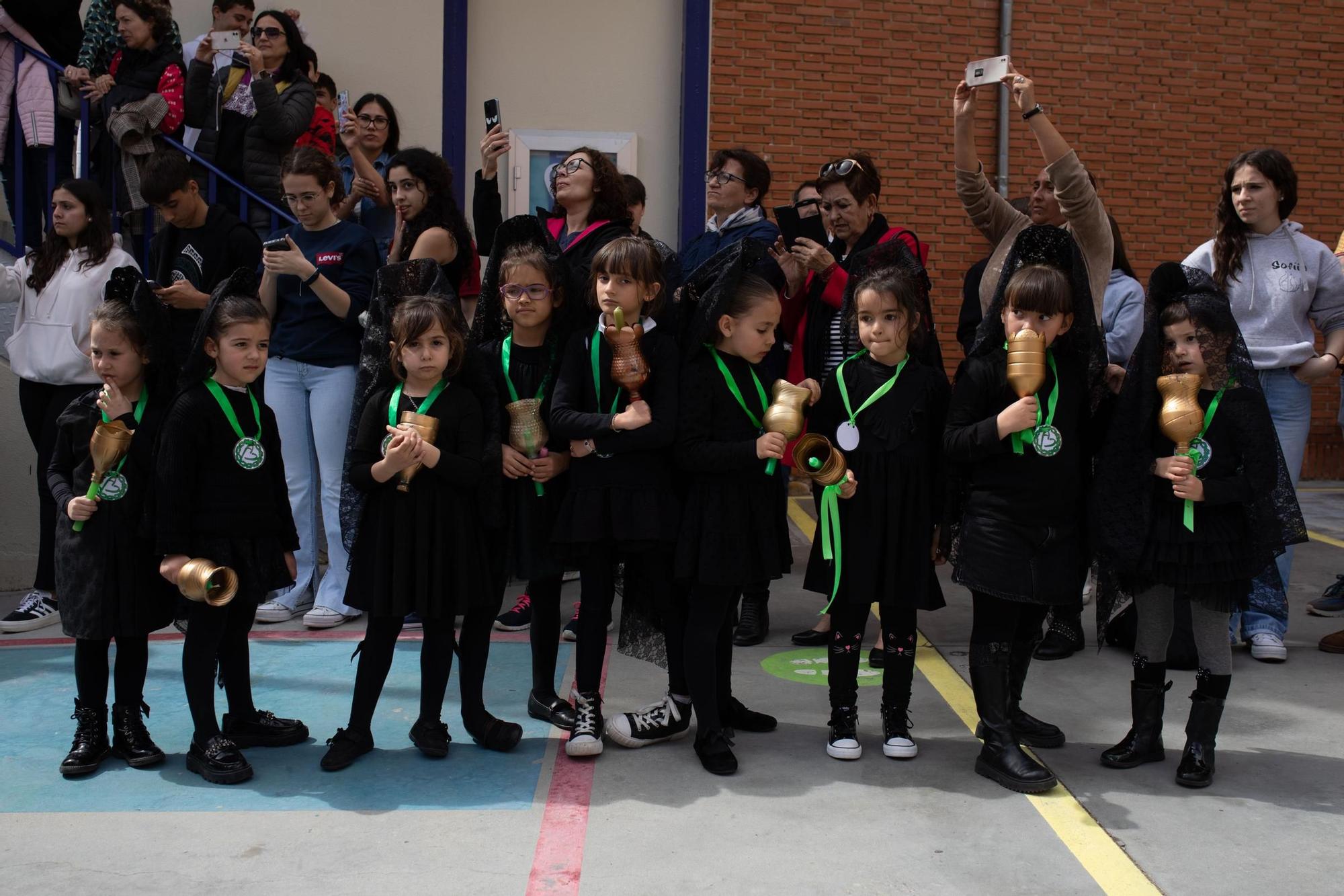 Procesión del colegio Santísima Trinidad-Amor de Dios.