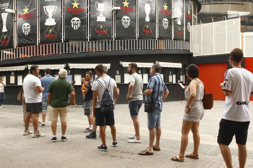 Colas en Mestalla para comprar entradas para el Mestalla-Albacete