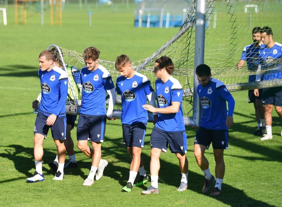 El Deportivo regresa a los entrenamientos con cuatro futbolistas al margen