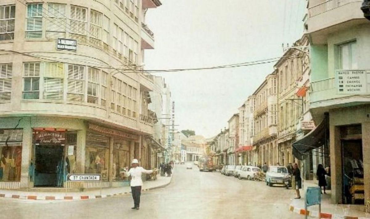 Imagen de los años 60 del primer tramo de la calle Principal desde el cruce de la Fonte dos Cabalos. |    // LALÍN 100 ANOS EN FOTOS