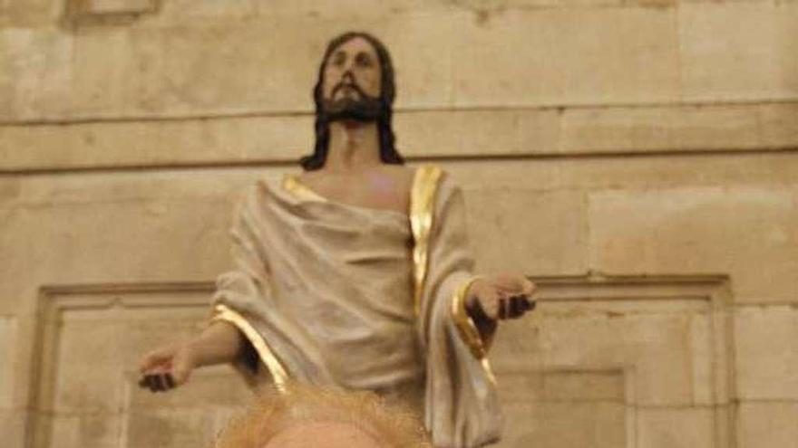 Primera procesión de Jesús Resucitado sin su escultora