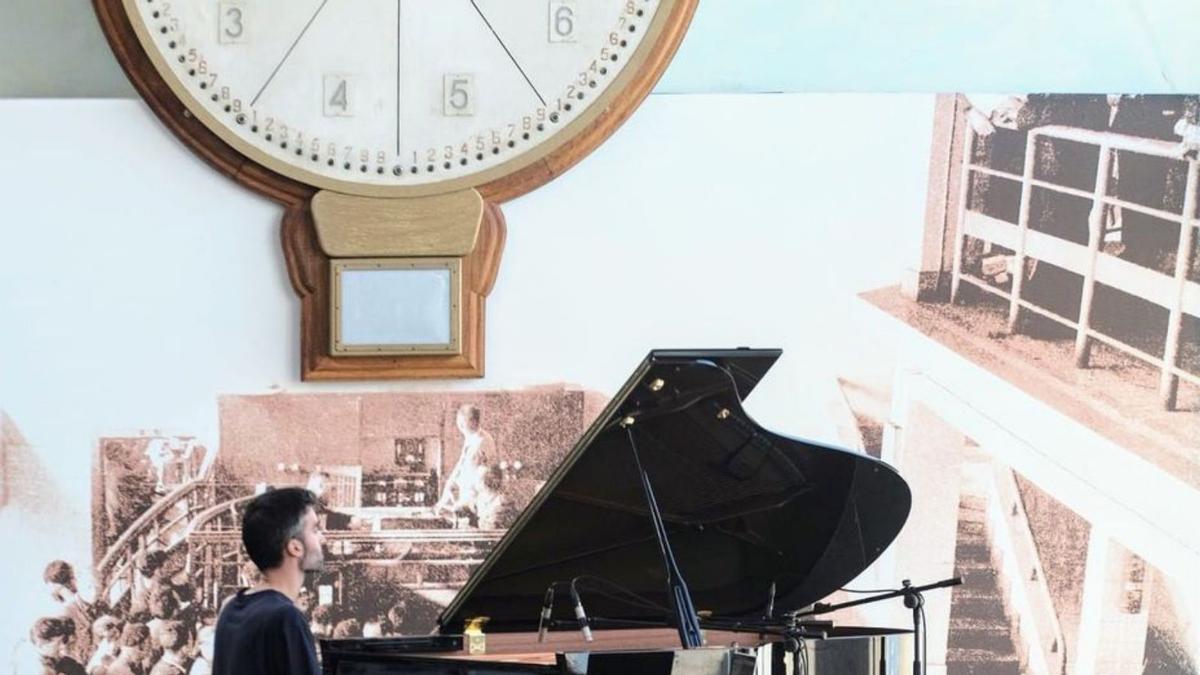 El concierto de Nico Casal se celebró ayer en el Museo do Mar.   | // O.L.
