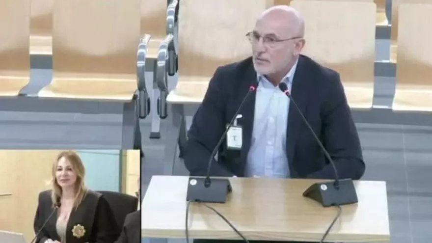 El juez a De la Fuente: "Responderá a lo que se le pregunte"