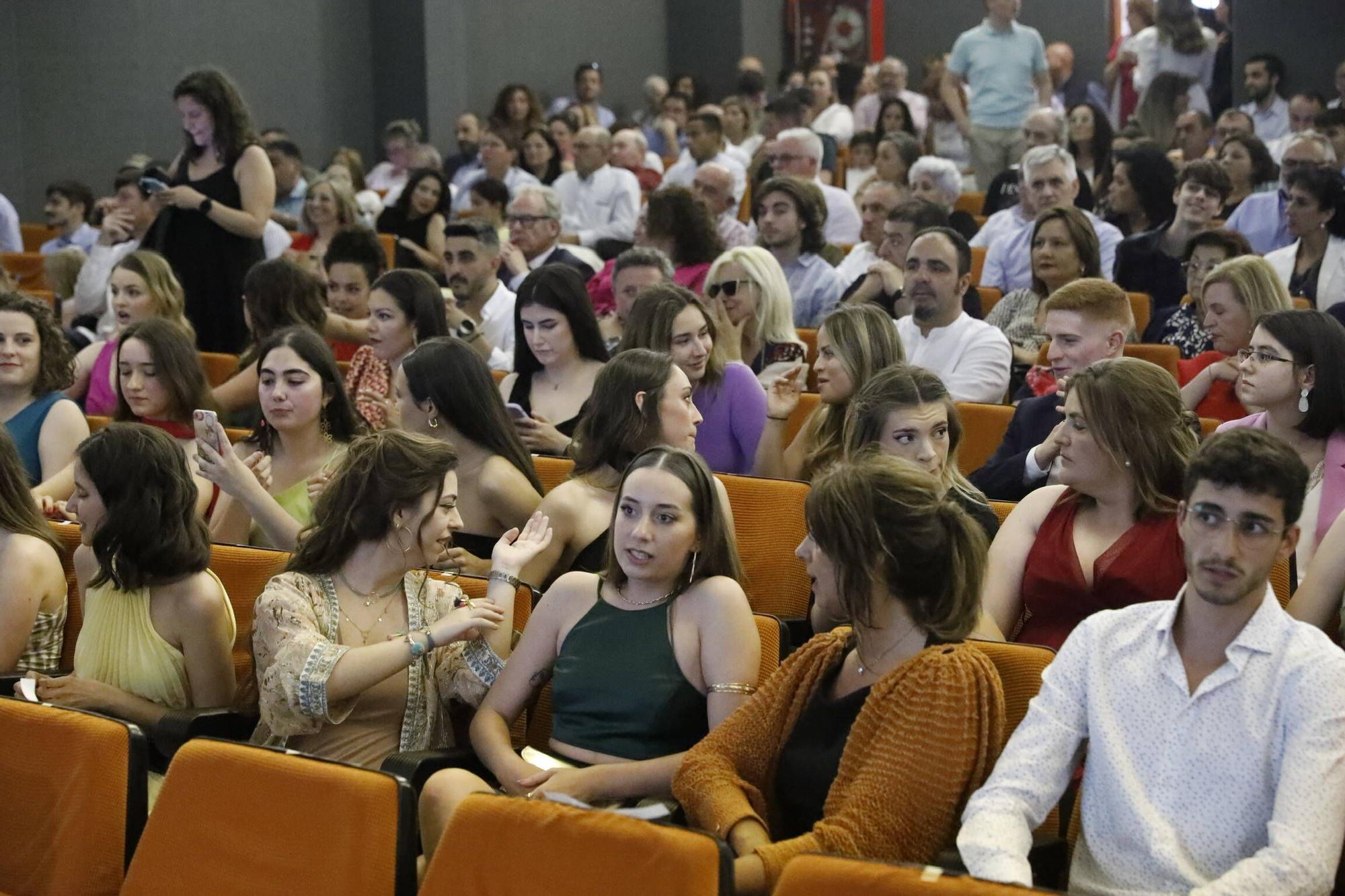 La graduación de la Facultad de Enfermería de Gijón, en imágenes