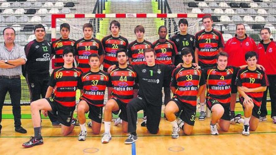 Los juveniles rojinegros de División de Honor siguen al frente de la clasificación. // Bernabé/Javier Lalín