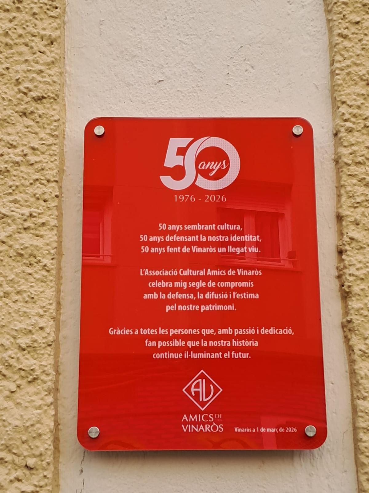 Foto de la placa conmemorativa.