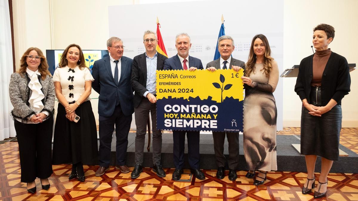 Presentación del sello de Correos dedicado a la dana