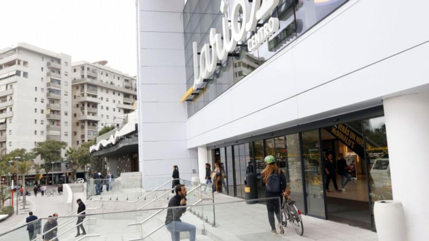 Ladrones con órdenes de alejamiento de tiendas de La Línea prueban suerte en Málaga