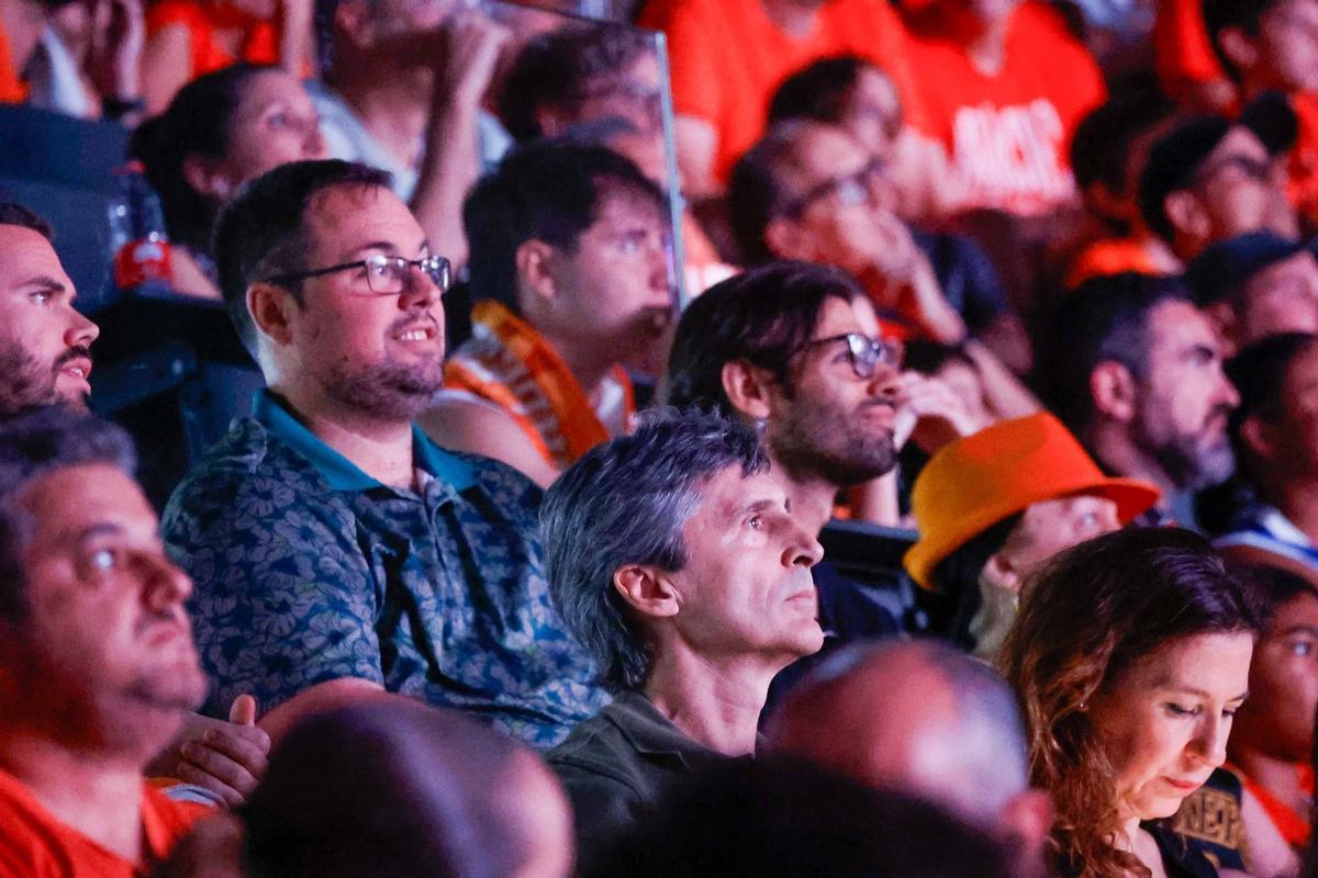 Búscate en la galería de Super: Así se vivió el Barça–Valencia Basket en el Roig Arena