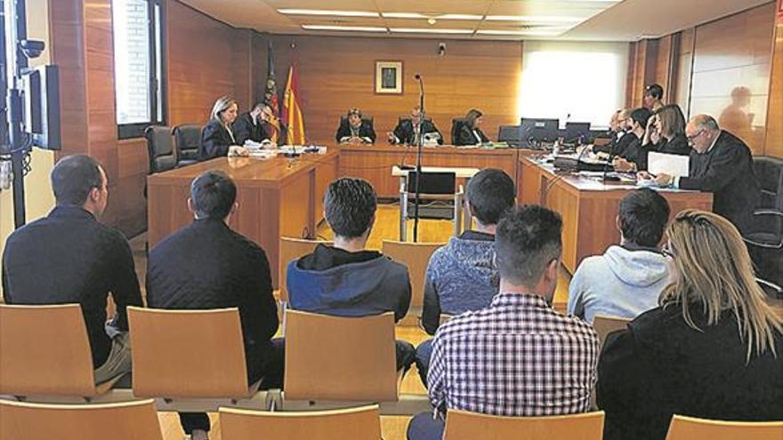 Piden menos pena a los acusados por la agresión de Torreblanca