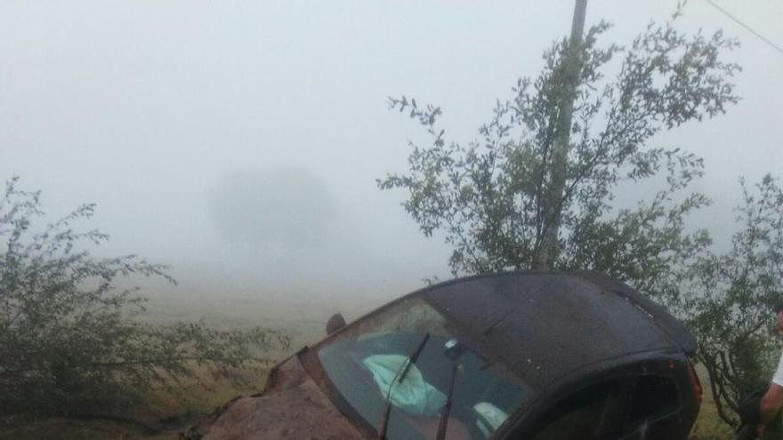 Una herida al salirse un coche de la calzada en Oza-Cesuras