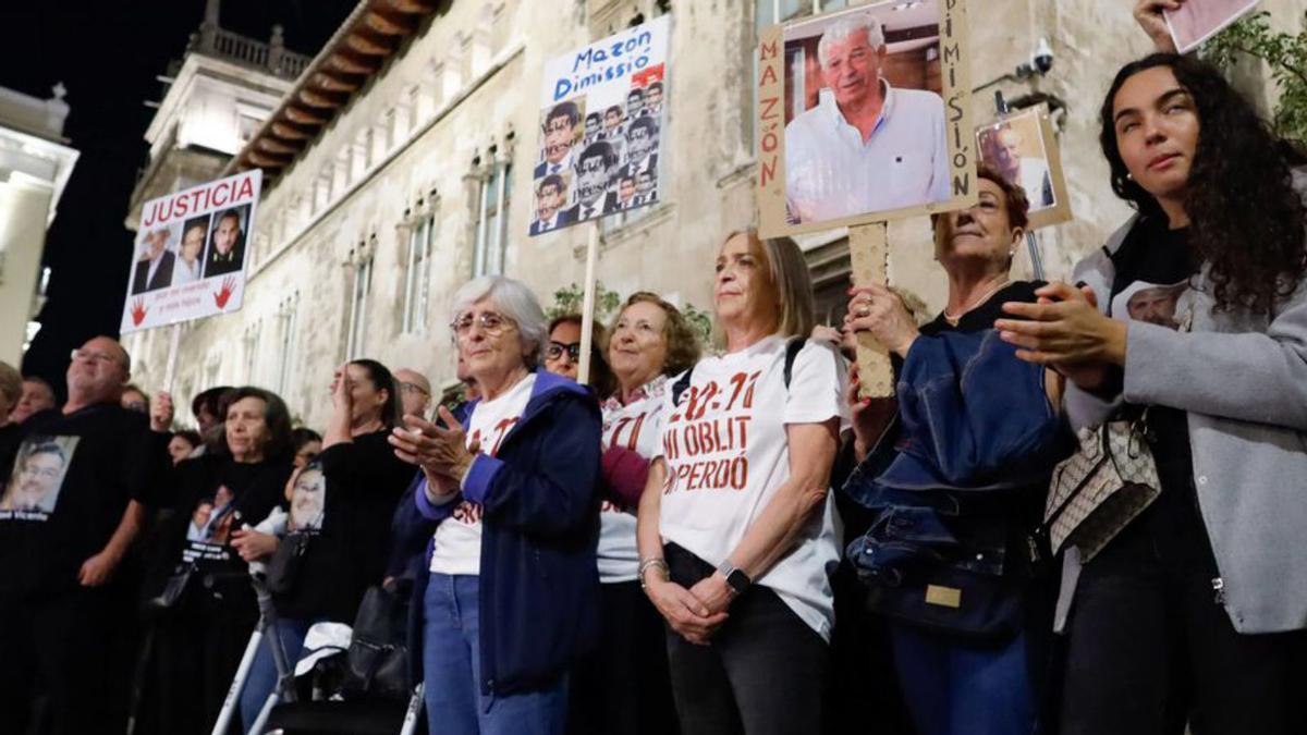 Concentració de víctimes de la dana, ahir a València. | FERNANDO BUSTAMANTE