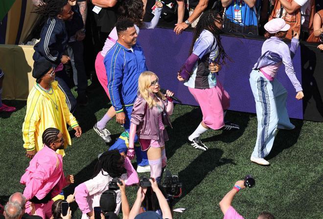 La final del Mundial se convierte en la Super Bowl con una fiesta con Madonna, BTS o Shakira y la aparición estelar de Ronaldo y Ronaldinho