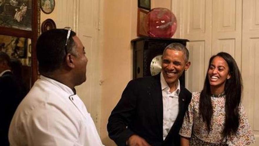 Obama y su hija Malia en la Paladar San Cristóbal, el domingo. // The White House