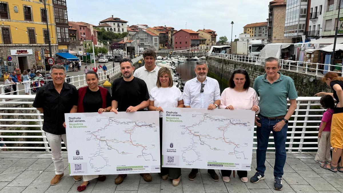 Por la izquierda, Juan Carlos Armas, Priscila Alonso, Jorge García, Luis Arenas, Gimena Llamedo, Alejandro Calvo, Laura Inguanzo y Óscar Torre, este martes, en Llanes.
