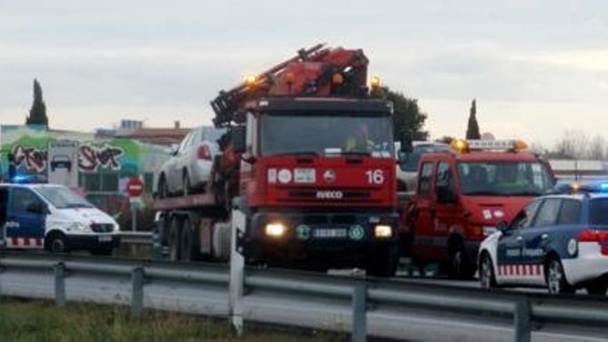 Un accident a la N-II causa cinc ferits i llargues cues