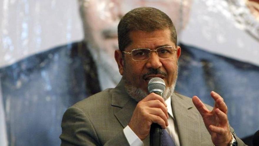 Mursi llega al tribunal para ser juzgado por la muerte de manifestantes