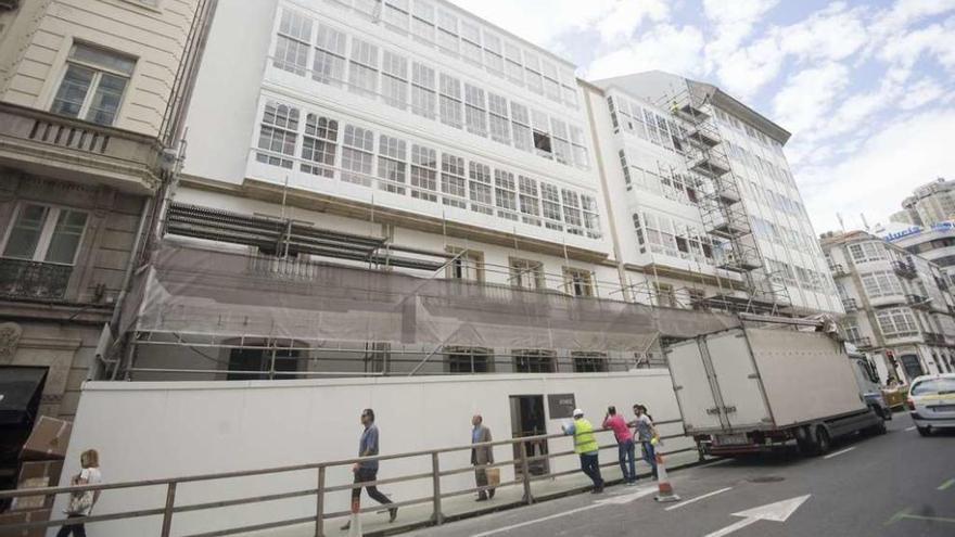 La fachada de la calle Compostela del edificio de Inditex, ayer, durante las obras.