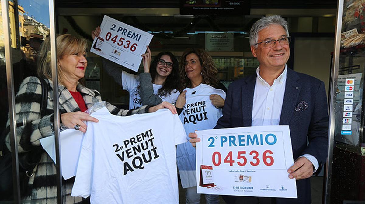 Celebració del segon premi a l’administració 299 de Barcelona, a la plaça Molina.