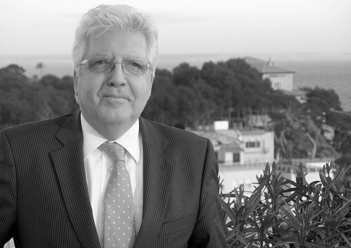 Wolfram Seifert, hier 2009 auf seiner Dachterrasse in Cala Major. | FOTO: WOLFGANG DUVENECK/DPA