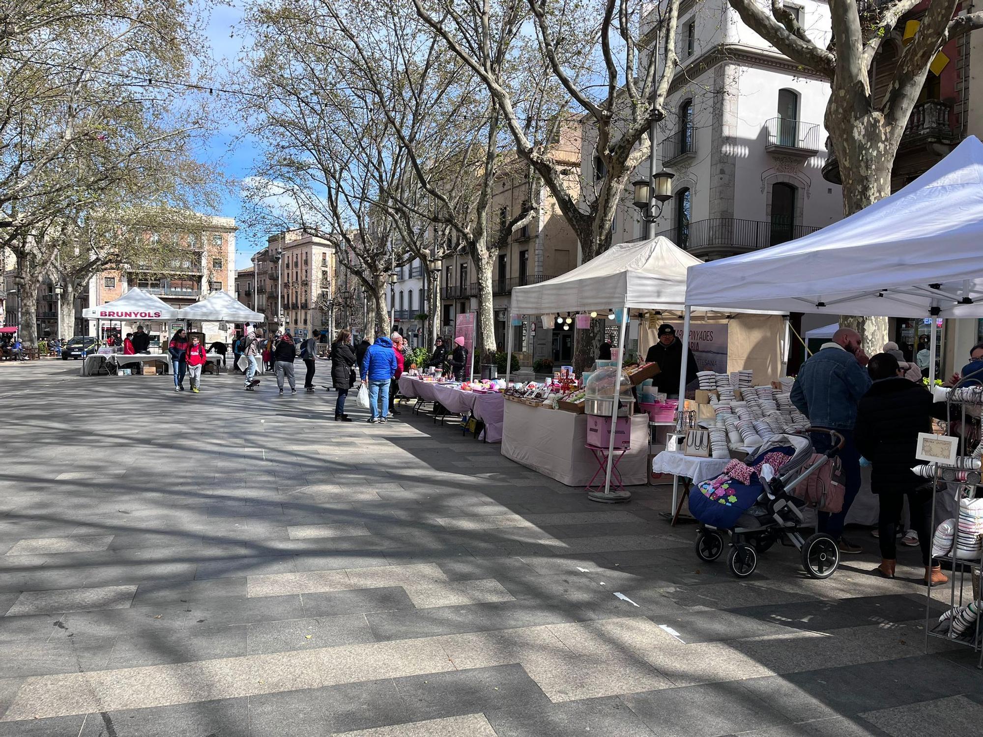 Torna la cua per comprar brunyols a la Rambla