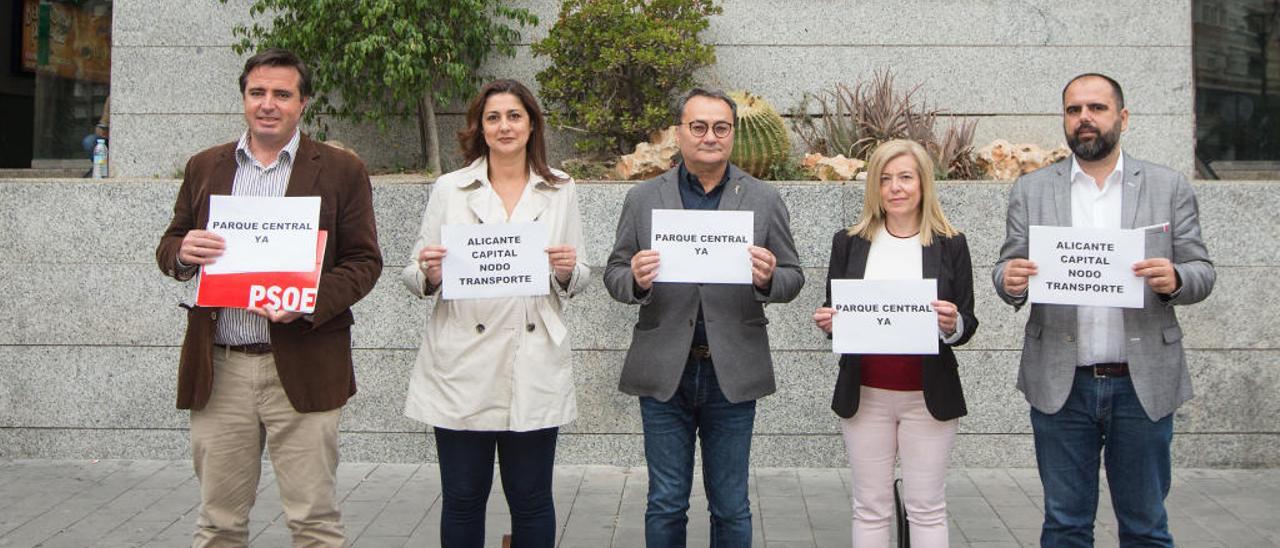Actores de reparto en la campaña socialista en la ciudad de Alicante