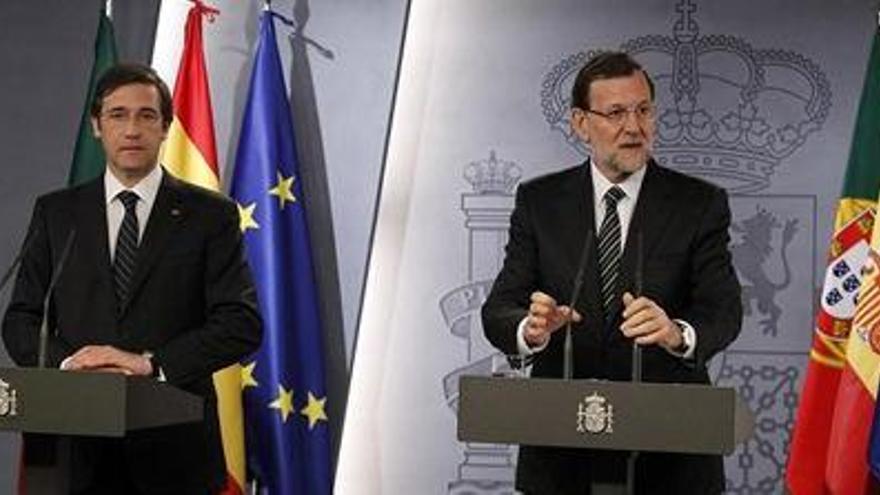 Rajoy, junto a Passos Coelho en Moncloa.