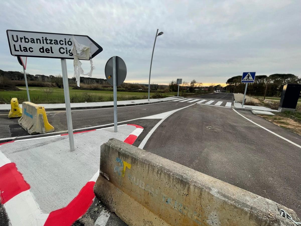 L'accés pendent d'executar-se des de la rotonda.