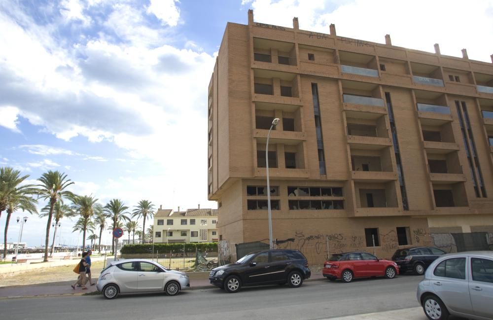 Edicficio Áncora de la Pobla, abandonado en los 80.