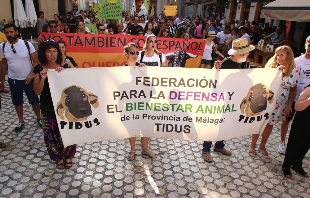 Centenares de personas se unen en Málaga contra la tauromaquia