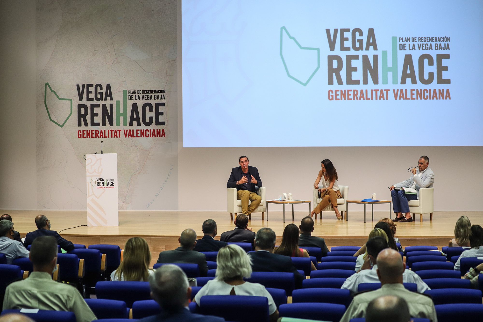 Desembarco de cargos autonómicos para presentar el Plan Vega Renhace en Almoradí