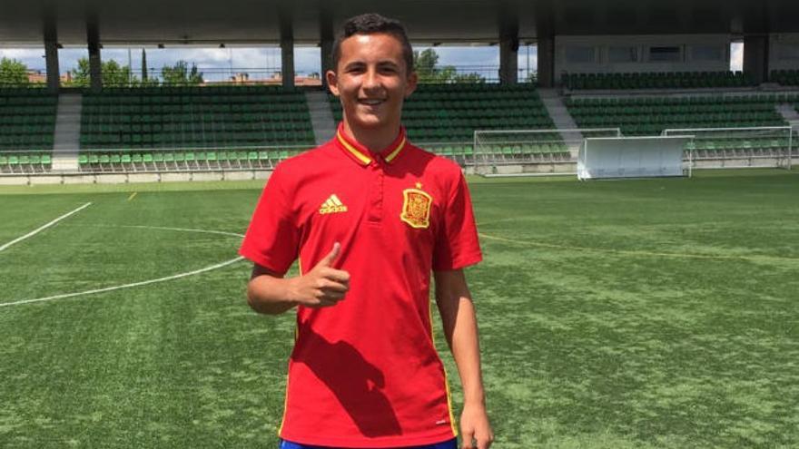 Yéremi Pino, con la camiseta de España.