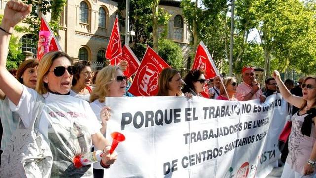 Un acuerdo pone fin a la huelga de trabajadores de limpieza en centros ...