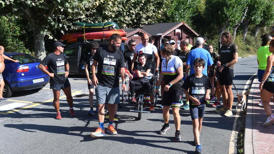 Inés López, con discapacidad, culmina el reto Golfo Ártabro gracias al transporte adaptado