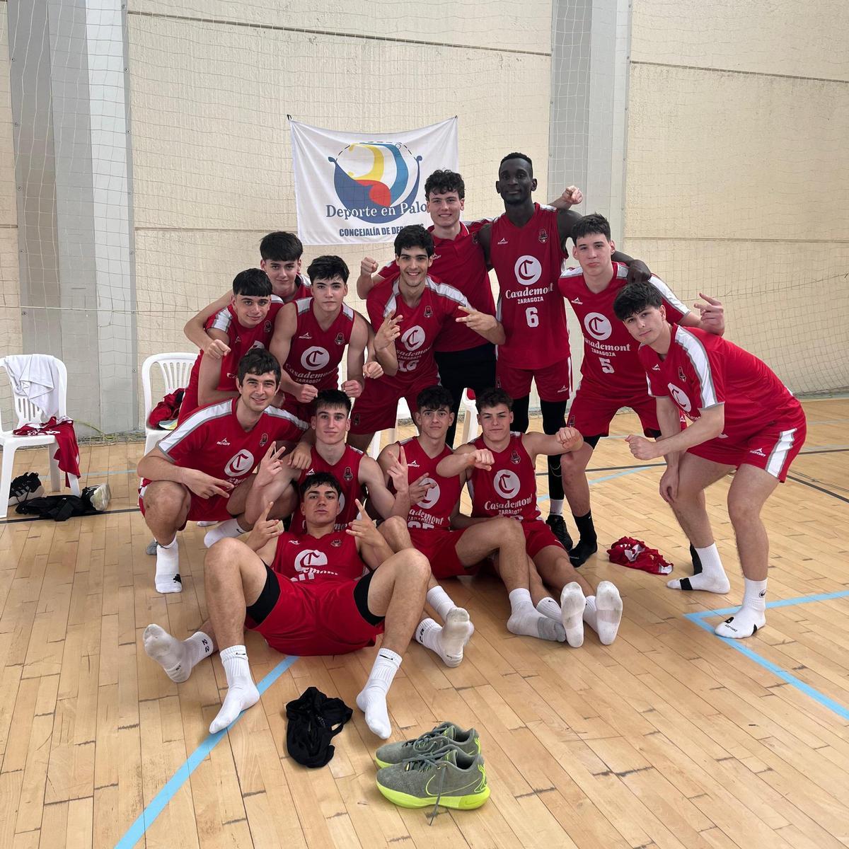 El equipo júnior del Casademont celebra su pase a octavos.