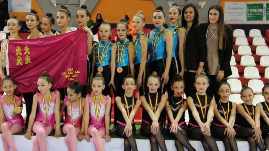 Los clubes de la Región logran diez medallas en el arranque de la Copa de España