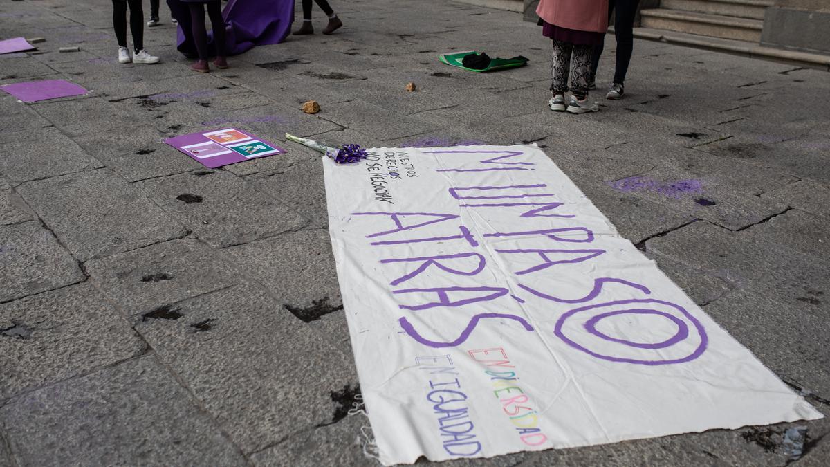 Protesta contra la violencia de género en la Plaza Mayor.