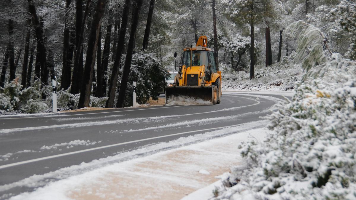 Alcoy amanece rodeada de nieve