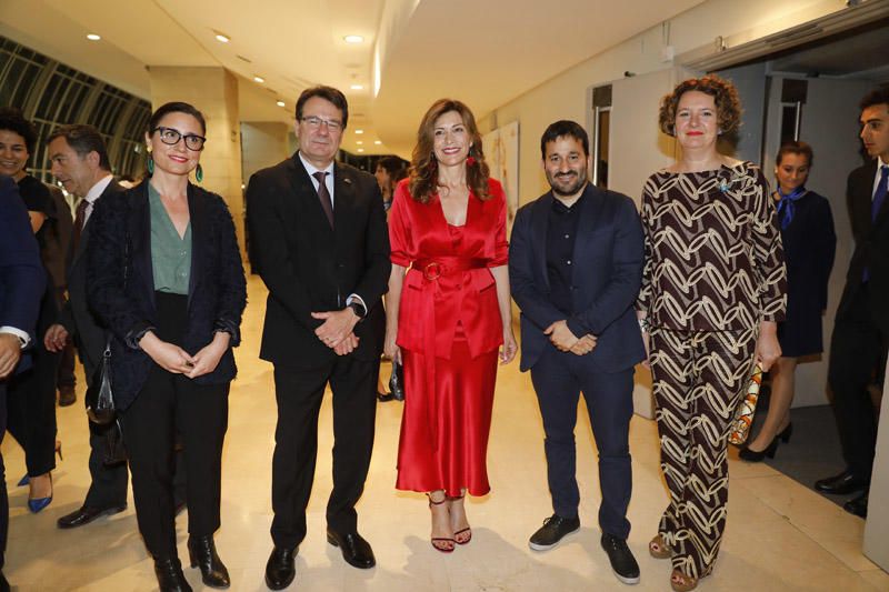 En el centro, Francisco Potenciano, Susana Lloret y Vicent Marzà