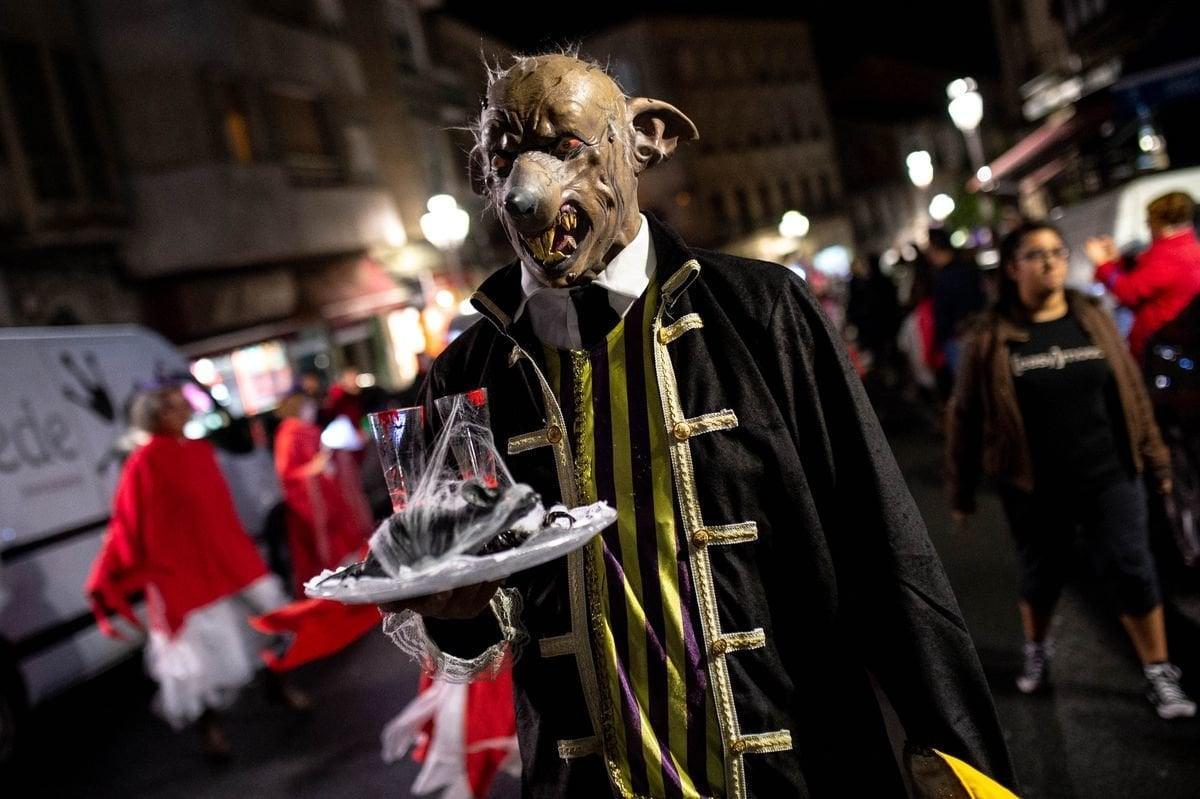 El Desfile Meigo es uno de los momentos principales de la noche.